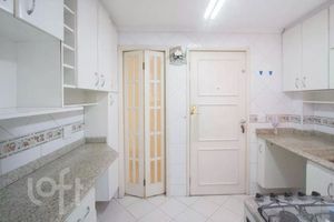 Image 13 - 876941