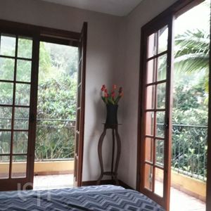 Image 12 - 876944