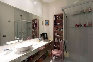 Image 22 - 876945