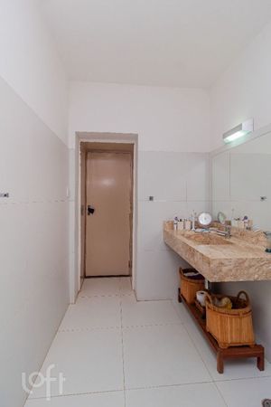 Image 21 - 876952