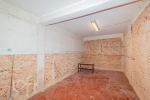 Image 39 - 876952
