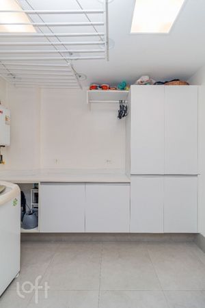 Image 19 - 876955