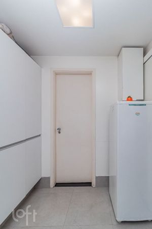 Image 18 - 876955
