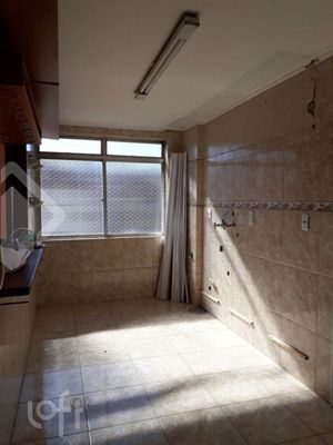Image 25 - 876957