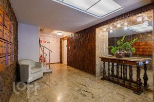 Image 21 - 877009