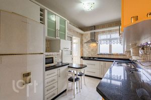 Image 15 - 877009
