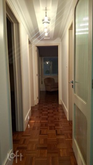 Image 17 - 877009
