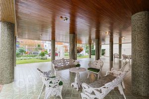 Image 22 - 877009