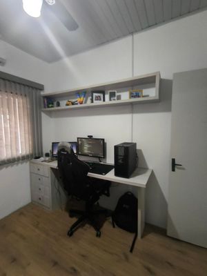 Image 19 - 877029