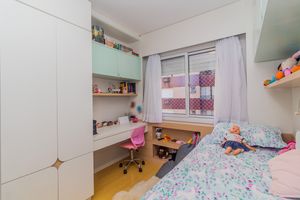 Image 19 - 877033