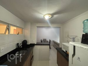 Image 4 - 877041