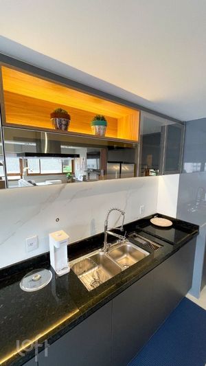 Image 15 - 877044