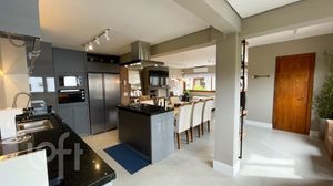 Image 5 - 877044