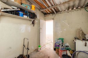 Image 19 - 877077