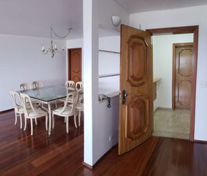 Image 9 - 877088