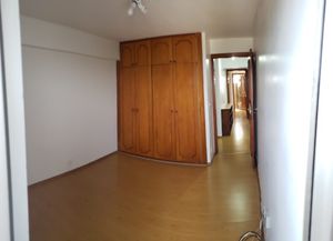 Image 4 - 877088