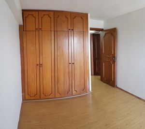 Image 7 - 877088