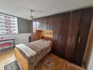 Image 12 - 877103