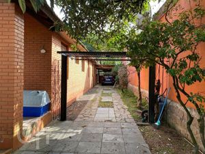Image 6 - 877104