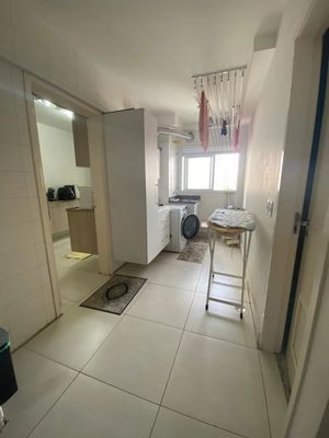 Image 11 - 877109