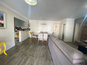 Image 8 - 877109