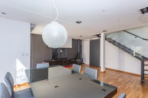 Image 4 - 877134