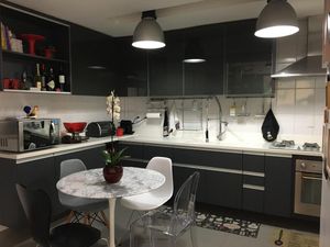 Image 12 - 877134