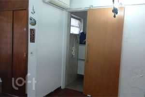 Image 6 - 877179