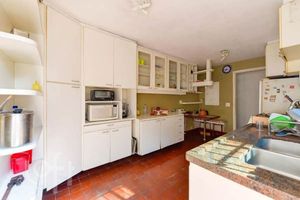 Image 4 - 877184