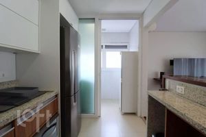 Image 18 - 877185