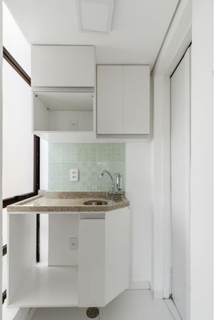 Image 9 - 877192