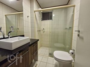 Image 6 - 877210