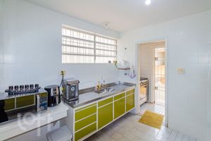 Image 16 - 877212
