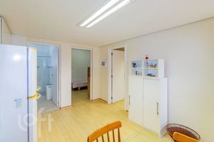 Image 33 - 877212
