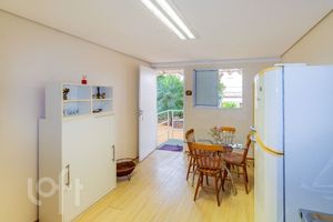 Image 34 - 877212