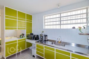 Image 19 - 877212