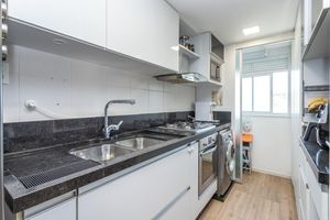 Image 10 - 877223