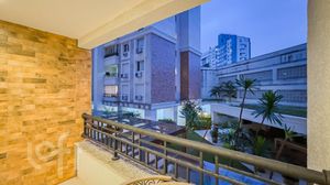 Image 13 - 877232