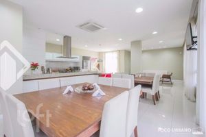 Image 33 - 877232