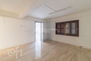 Image 9 - 877246