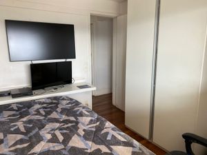 Image 18 - 877252