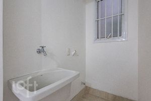 Image 8 - 877308