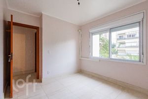 Image 10 - 877308