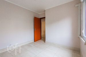 Image 7 - 877308