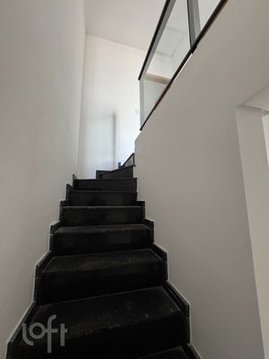 Image 4 - 877317