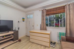 Image 4 - 877320