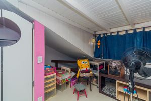 Image 18 - 877320