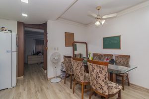 Image 21 - 877320