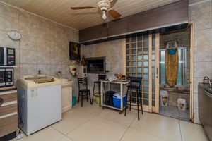 Image 23 - 877320