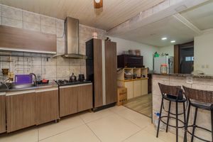 Image 25 - 877320